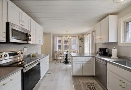 Cobblestone Cottage, 4 Bedroom, centrally located