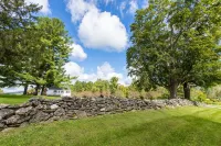 Country Living just minutes from Everything! Các khách sạn gần Berkshire Museum