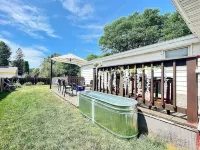 Near Lambeau • Fully Fenced Yard • Speakeasy • Sunroom • Cotton Candy Machine Các khách sạn gần Lambeau Field