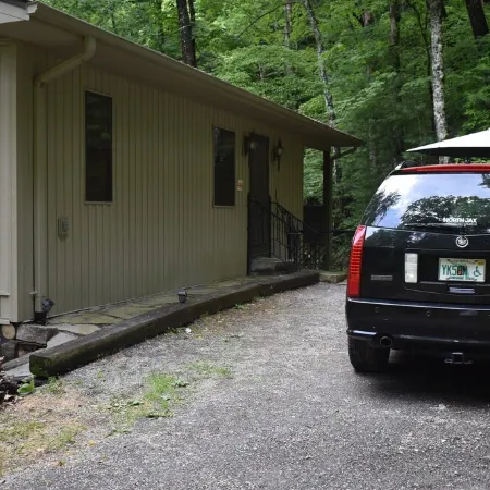 Beautiful River/Waterfall Cabin 13 miles to Helen  6 miles to Hiawassee