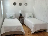 Plum Island Beach Cottage - 4 Minute Walk To Beach!! Hotels in Newbury