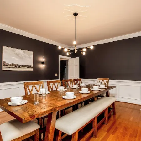 Spacious Home Great for Holidays;Sleeps 20;Hot Tub; Gym; Pool; Game Room;