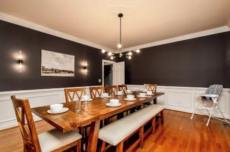 Spacious Home Great for Holidays;Sleeps 20;Hot Tub; Gym; Pool; Game Room;