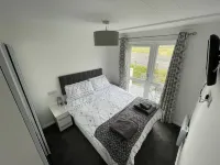 Cosy 2 Bedroom Lodge with onsite Pool