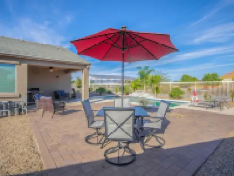 Like New Home Private pool ,New furnishings, 20 mins to State Farm stadium Hoteles en Buckeye