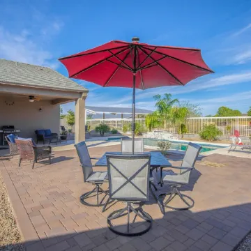Like New Home Private pool ,New furnishings, 20 mins to State Farm stadium