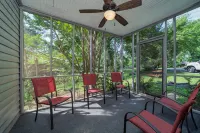 Serene 3BR Near Downtown, Fenced Yard, Pets OK