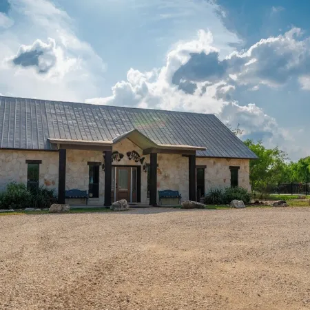 Casa Bella @ Buchanan Vacation Homes - Pool & Free Frio River Access