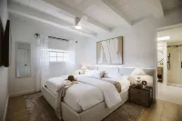 THE TERRACOTTA, Heated Pool! Close to 5th Ave and Beaches