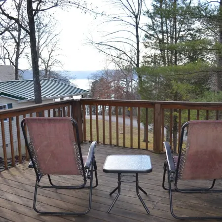 Lake Lover's Paradise! 3 Bed/2 Bath, Walk to Lake on Lake Cumberland!