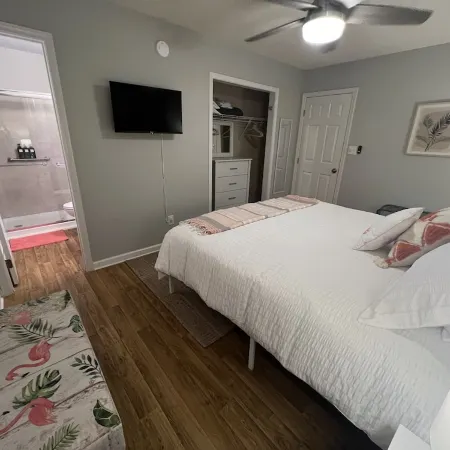 Sunnyside Villa-Free Beach Pass! 2 King Bedrooms, Garage, Near Marshwalk!