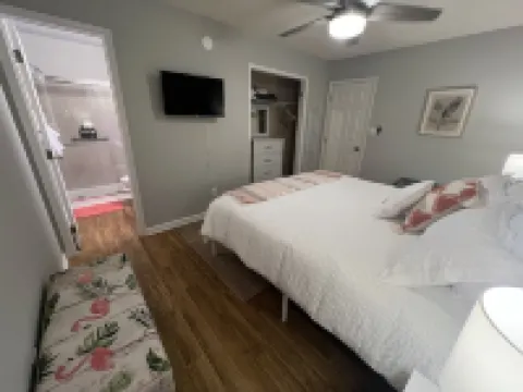 Sunnyside Villa-Free Beach Pass! 2 King Bedrooms, Garage, Near Marshwalk!