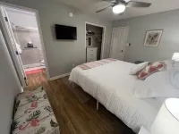 Sunnyside Villa-Free Beach Pass! 2 King Bedrooms, Garage, Near Marshwalk! Hotels near Harrelson's Seafood Market