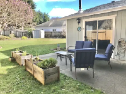 Butterfly Cove/5 minutes to Beaches and Redwoods Hotels in McKinleyville