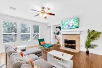4 BR w/pool, 10 min to Six flags, AT&T Stadium & Globe life park