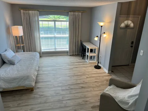 4-bedroom oasis  in Navarre with enclosed heated  pool