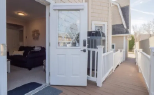 Island Apartment in the Heart of Jamestown