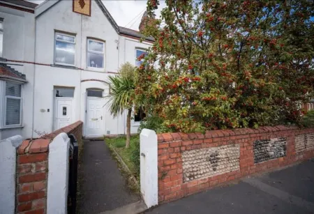 Spacious, sleeps 8, dog friendly, safe garden