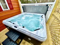 2 Bedroom in Logan Ohio, Hocking Hills, Luxury Hot Tub, King Size Bed, Fire-Pit