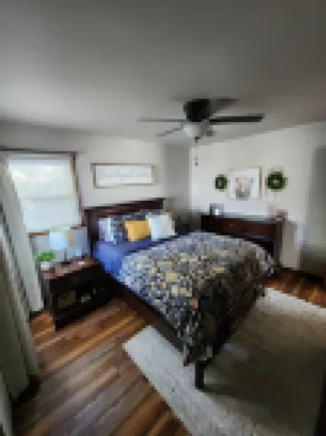 Great for EAA rental!Less than 2.5 miles from EAA grounds!