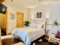 Bucking Mule Studio~Downtown~Japanese Soaking Tub*Sanitized & High Speed Wi-Fi*