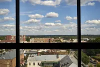 Downtown Athens Condo, Sanford Stadium Views, 12 Min Walk to Games