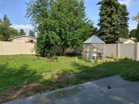 Beautiful country style get-away close to ski resorts Отели в г. Кутеней