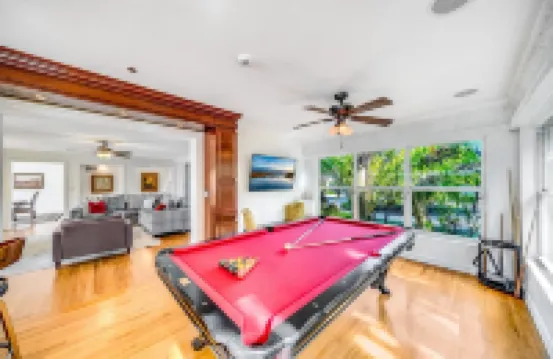 Heated Pool & Hot Tub! Waterfront Antique / Vintage!