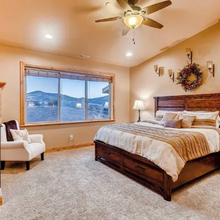 4th of July Escape with Stunning Lake & Mountain Views