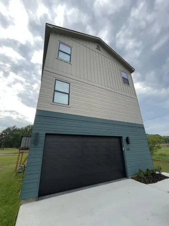 Introducing "ElevateVR Living" Your New Baton Rouge 3 Story Retreat Sleeps 14