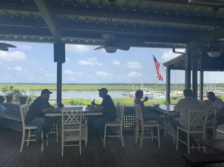 Sweet Cottage, Best Location, Close to Everything, River View Отели рядом с достопримечательностью «Spanish Moss Trail Train Depot»