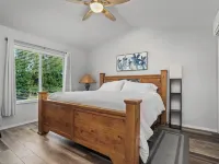 Stylish Two-Story Getaway on Keizer's Quiet Outskirts Hotels in Keizer
