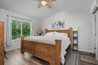Stylish Two-Story Getaway on Keizer's Quiet Outskirts