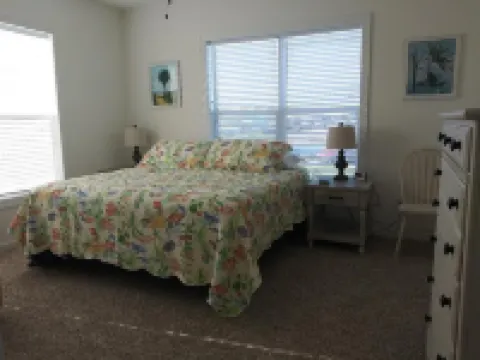 Water Lovers Paradise! New 6 br 4 ba  boat ramp and dock on canal. Near ocean