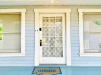 King Bed/Sleeps 4/Furnished Private APT/In-Unit Washer Dryer/Smart HDTV