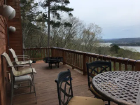 Greers Ferry Lake - Crockett's Escape Cabin with 6 person hot tub