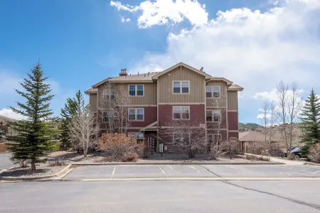 Granby Ranch Getaway Sleeps 5!2b,2b, Access to Heated Pool/Hot Tub/Workout Room!