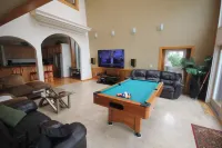 Water Front Spacious Home with a View - Vacation in Paradise! Hotels near Fred Meyer