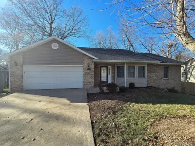 Spacious 4-bedroom house in vibrant Columbia close to the MKT trail with WiFi/AC