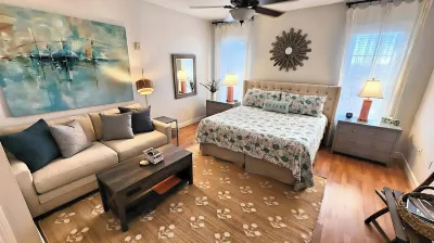 Charming Studio 30A, Seacrest!  Walk to Rosemary! Free Private Beach Access!