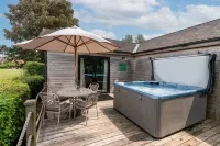 Clover Croft lodge - sleeps 4/5 with private hot tub