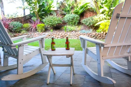 Ocean View ~ Steps to the Beach  ~ Family Ohana friendly