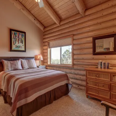 Spacious 4Br Cabin Near Zion · Stargazing Deck, Trails, Pool Table & Family Fun
