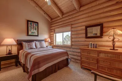Authentic Log Cabin, 4 Bedrooms, Pool Table, Wraparound Porch, 7th Night Free!