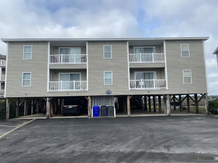 Newly Renovated! Best view of Jinks Creeks. Lots of Amenities. Sleeps 8