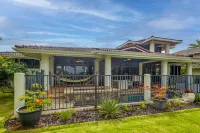 Gourmet Kitchen and Swimming Pool - Exquisite Golf Course Haven