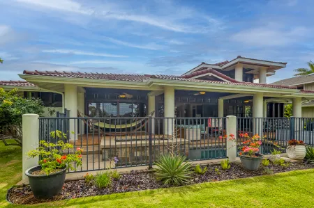 Gourmet Kitchen and Swimming Pool - Exquisite Golf Course Haven