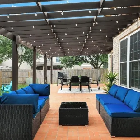 Spacious 5-bedroom house with private pool in a central San Antonio location.