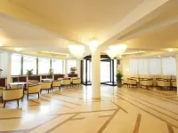 Kolping Hotel Casa Domitilla ヌオーヴァ・ヴィラ・デイ・チェーザリ周辺のホテル