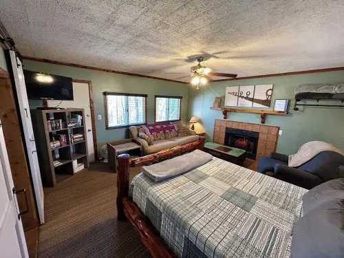 Cabin with Pond on 6 Private Acres --1.5 miles from Montauk Park, Near Salem